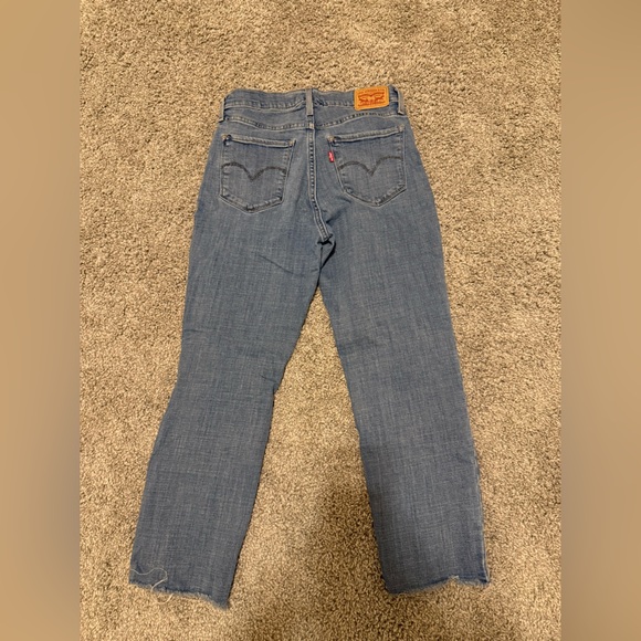 Distressed High Rise Straight Crop Lightwash Levi’s Women’s Size 28 - Picture 3 of 4